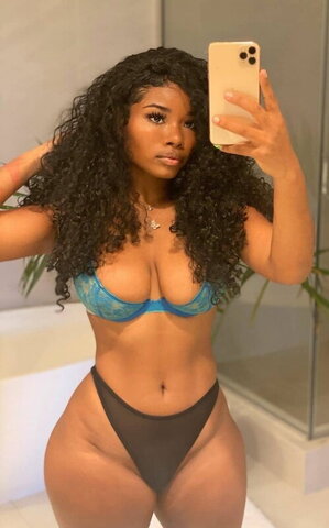Kyylareneee nude photo 1