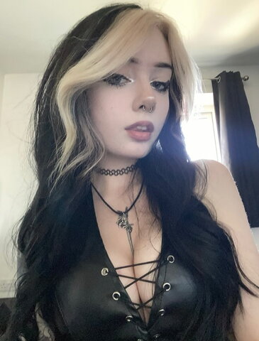 ___l4y1a nude photo 5