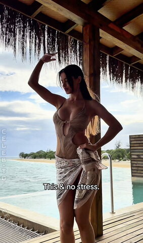 Léa Elui nude photo 6