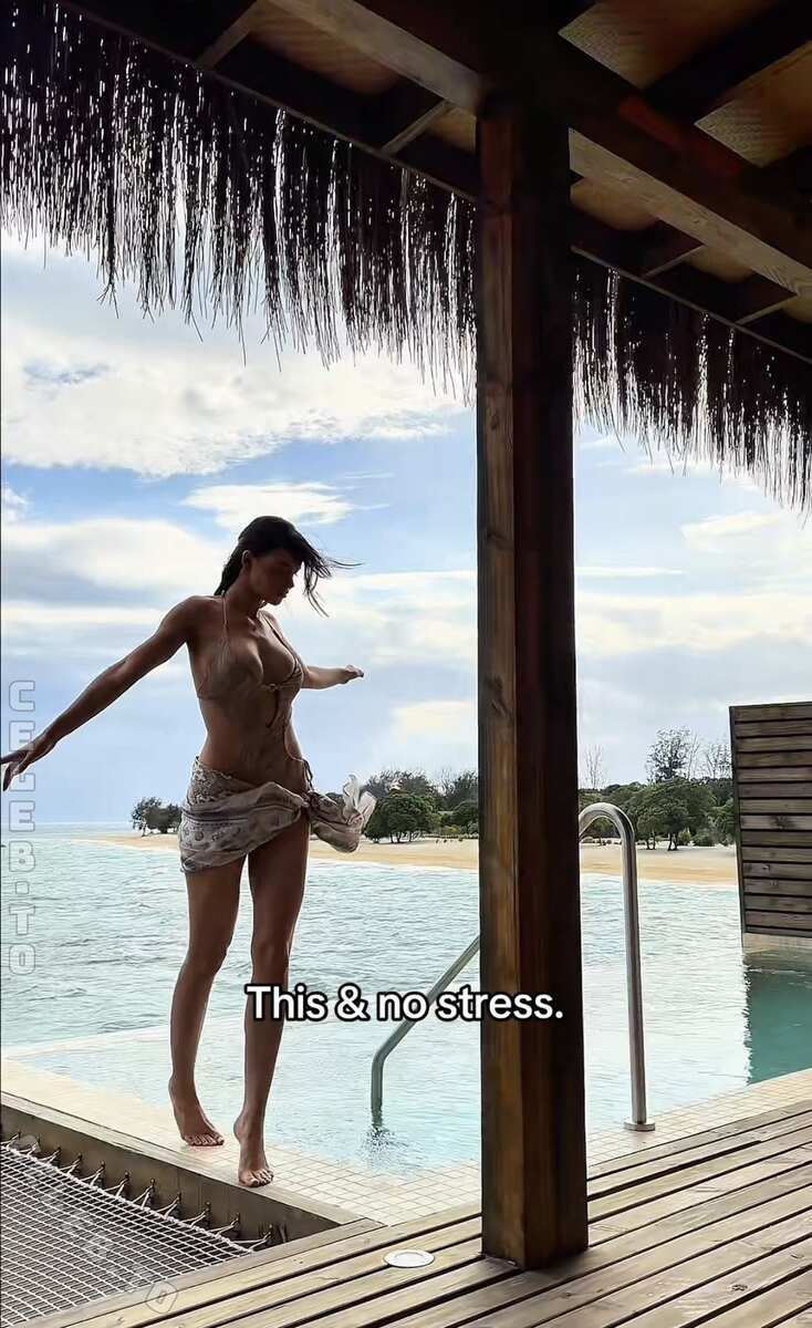 Léa Elui nude photo 3