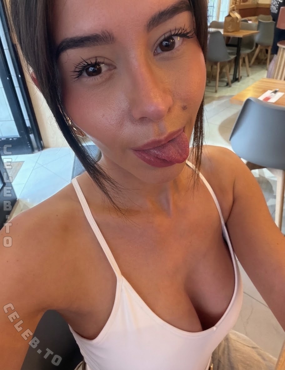 Léa Elui nude photo 8