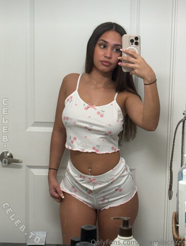 Lacamilacruzz nude photo 29