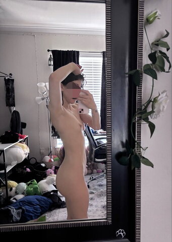 Lailah nude photo 5