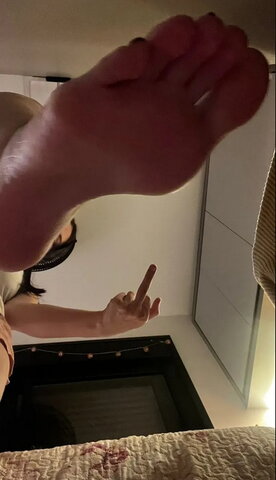 Lala feet nude photo 8