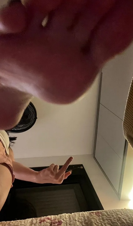 Lala feet nude photo 3