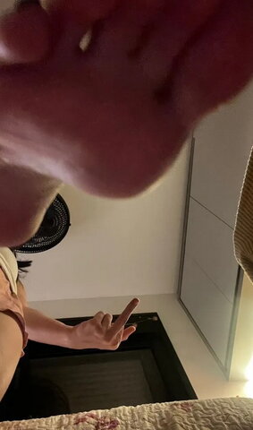 Lala feet nude photo 7