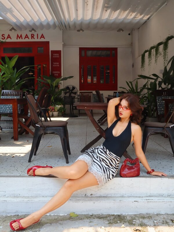 Lan Nguyen nude photo 2