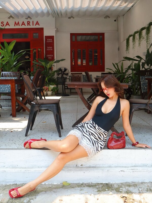 Lan Nguyen nude photo 8