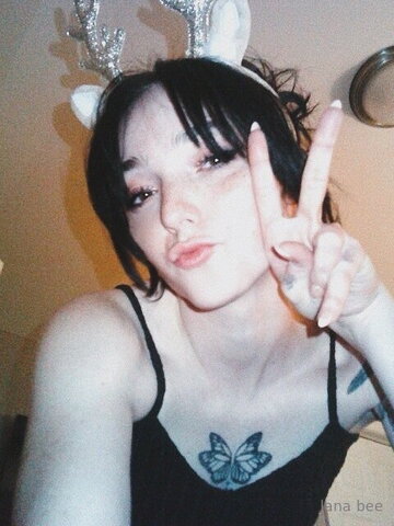 Lana Bee nude photo 4
