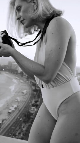 Lana Rhodes nude photo 5