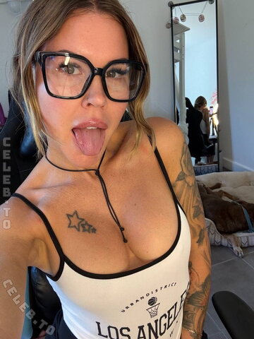 Lara Bergmann nude photo 4