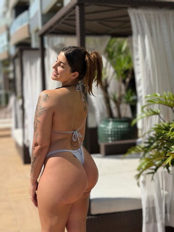 Lara castro nude photo 13