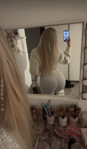 Lara-Charlottee nude photo 3