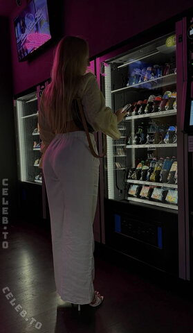 Lara-Charlottee nude photo 5