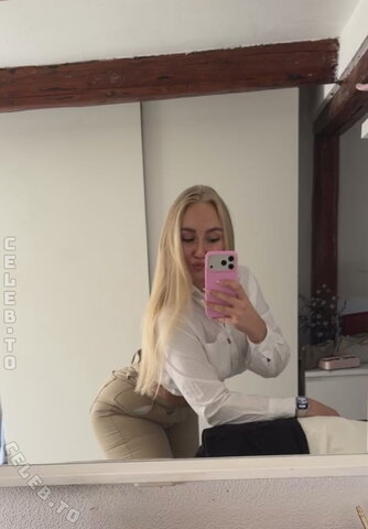 Lara-Charlottee nude photo 6