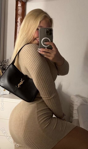 Lara-Charlottee nude photo 10