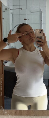 Lara Esser nude photo 2