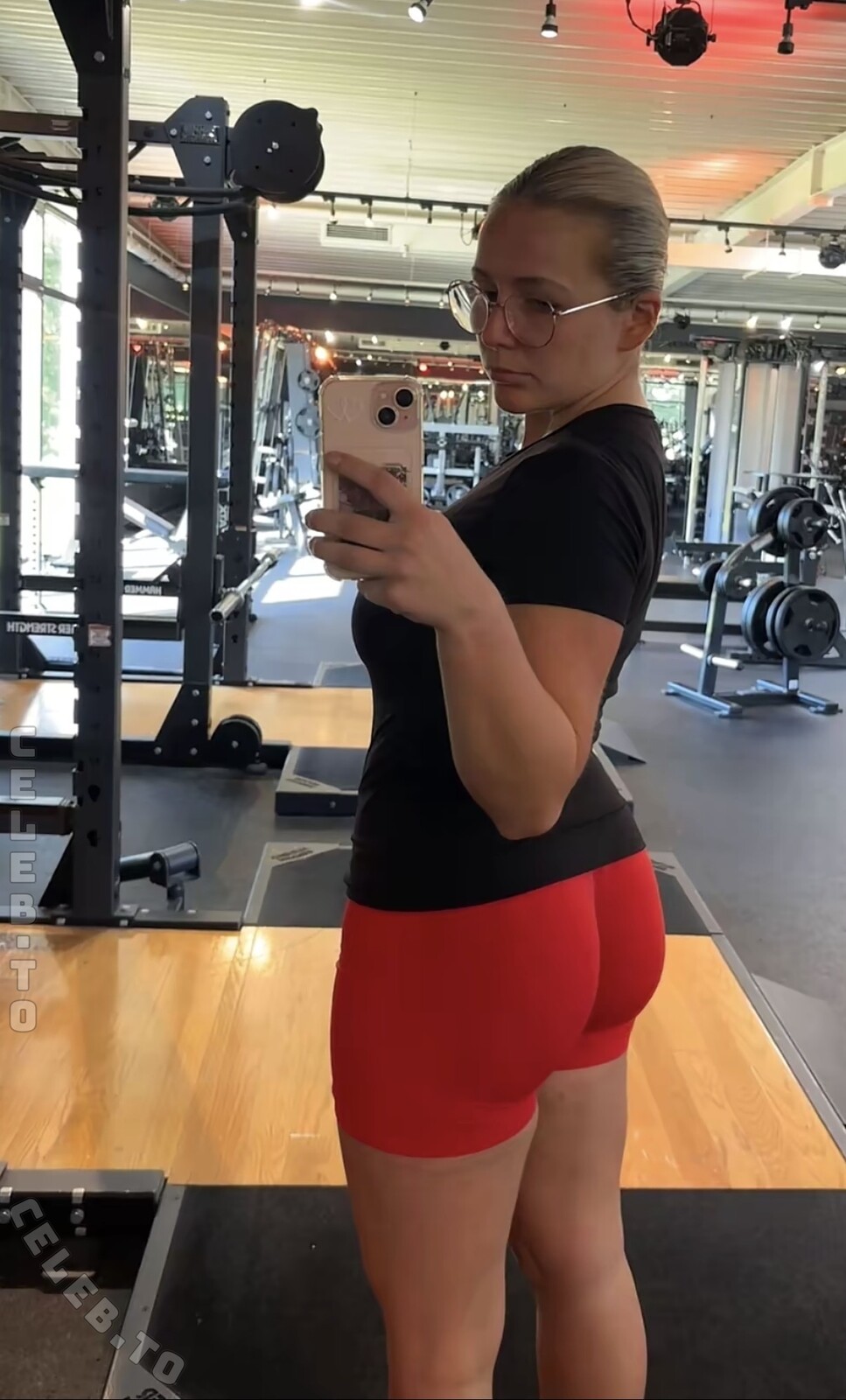 Lara Esser nude photo 2