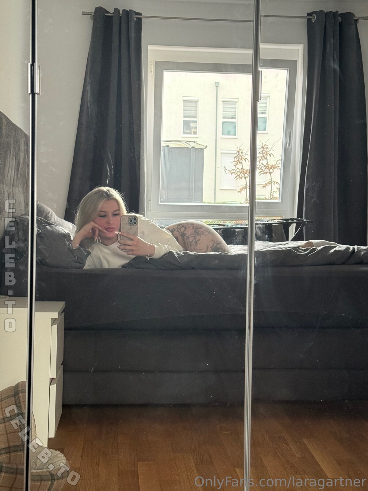 Lara Gartner nude photo 4
