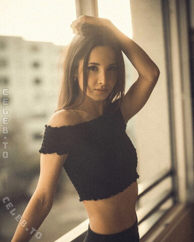 Lara Kimpel nude photo 23