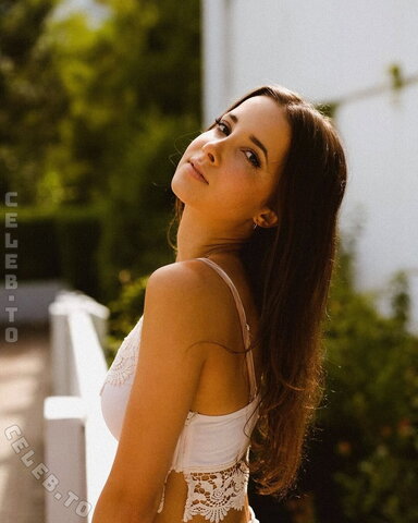 Lara Kimpel nude photo 21