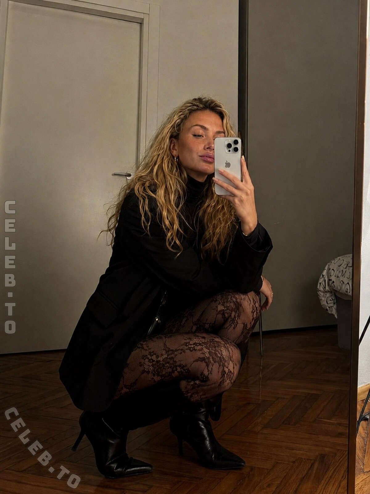 Lara Kleinfeld nude photo 3