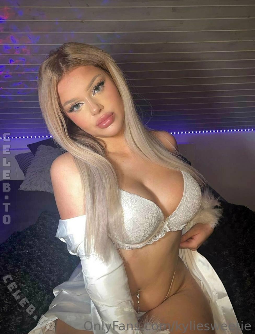 Lara Lucia nude photo 2
