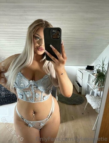 Lara Lucia – By DM Does anyone know her masturbation instructions?