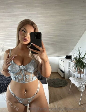 Lara Lucia nude photo 5