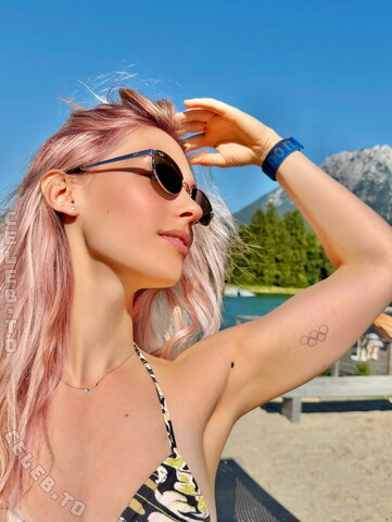 Lara Markthaler nude photo 10