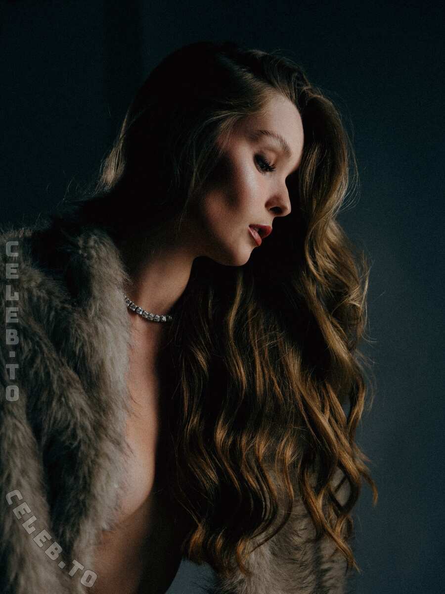 Lara Oster nude photo 5