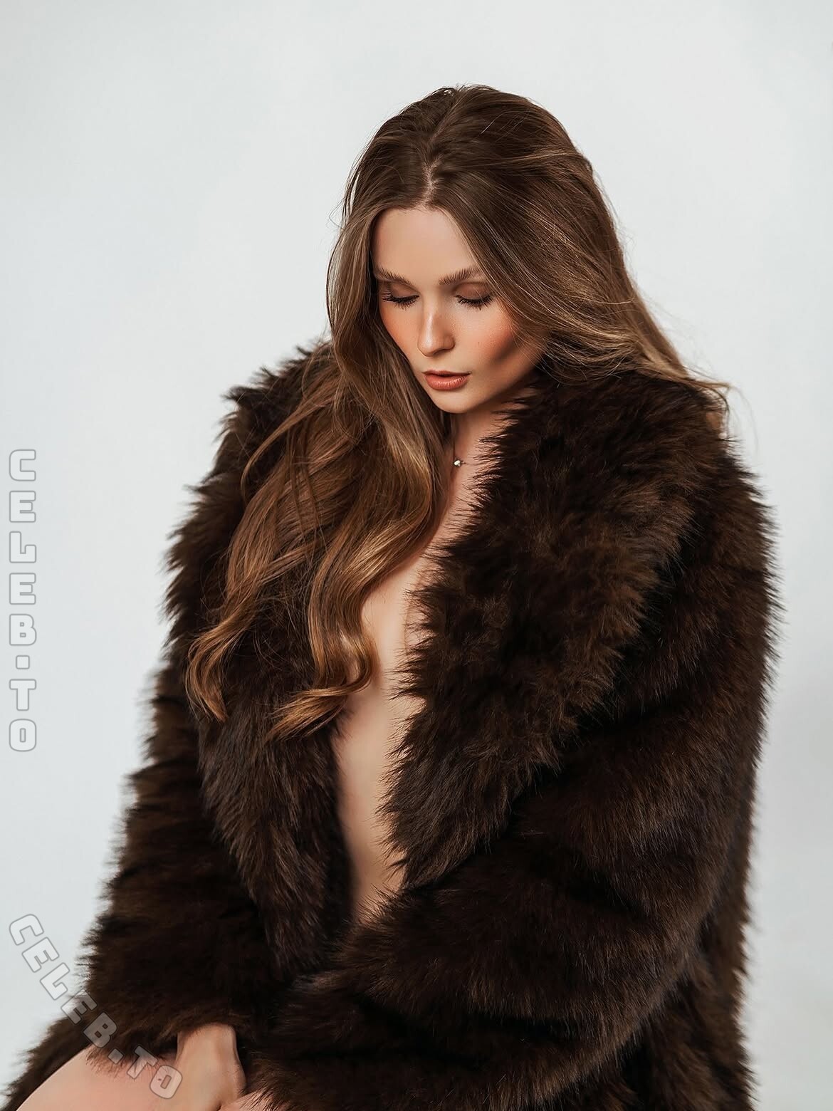 Lara Oster nude photo 8