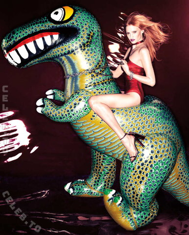 Lara Stone nude photo 1