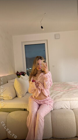 Lara Wilson nude photo 43
