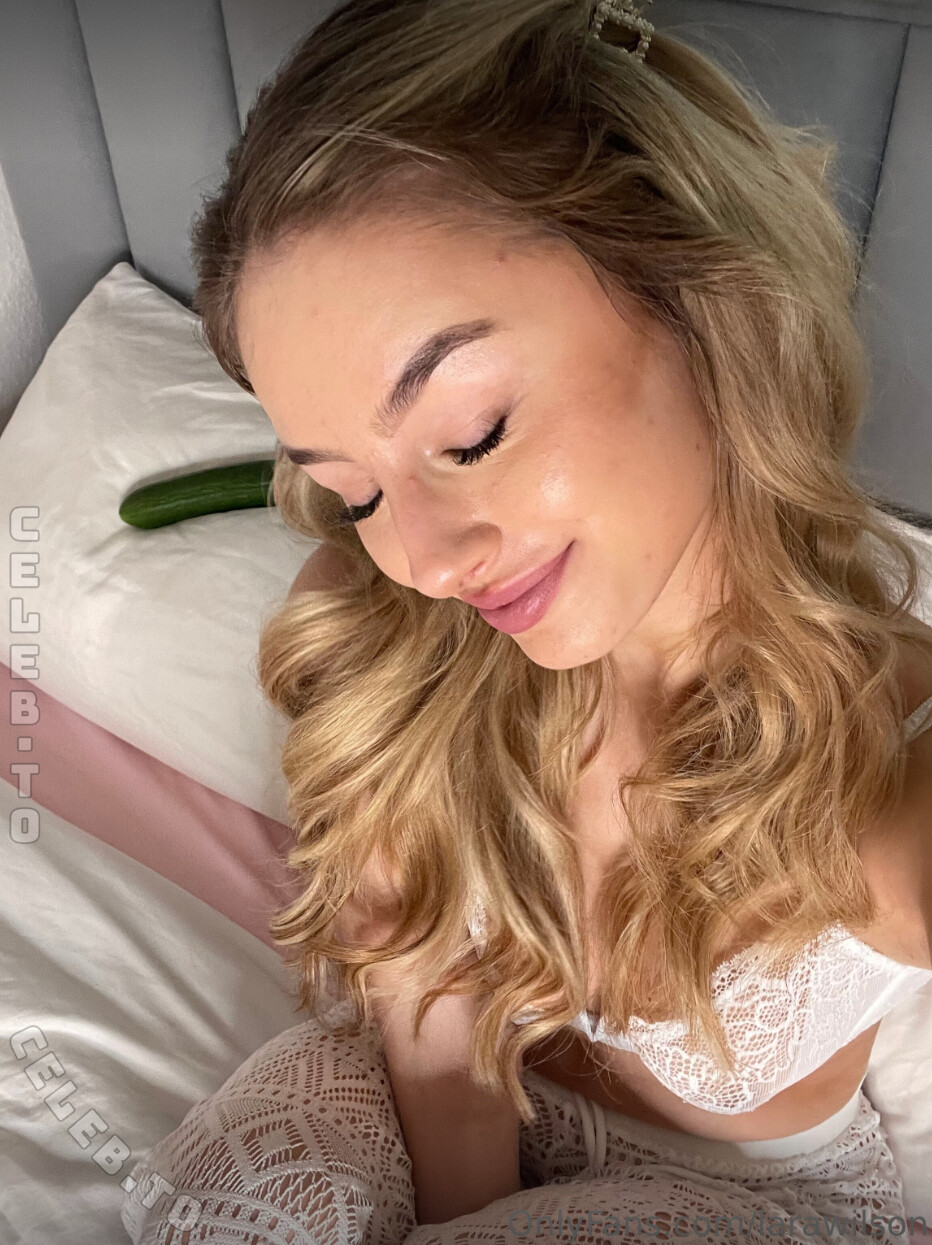Lara Wilson nude photo 5