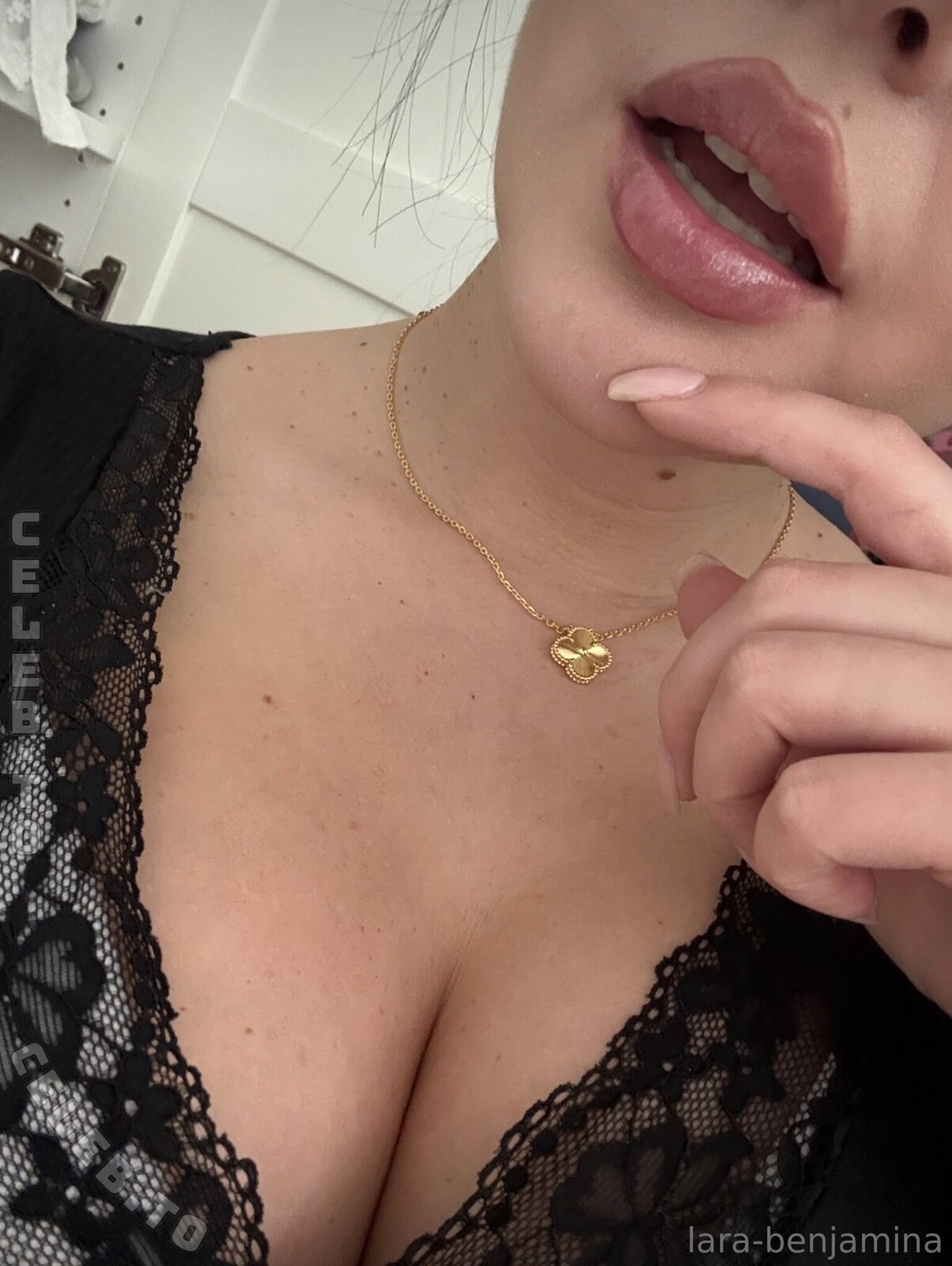 Lara Winter nude photo 1