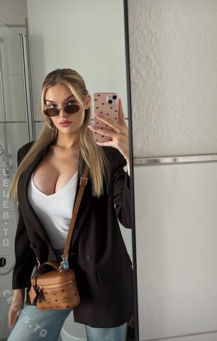 Laraa08 nude photo 17
