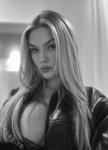 Laraa08 nude photo 43