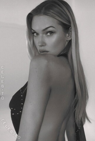 Laraa08 nude photo 4