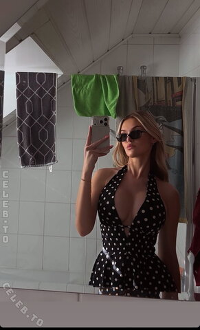Laraa08 nude photo 1