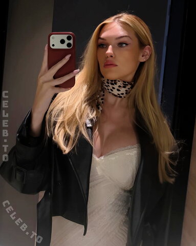 Laraa08 nude photo 1