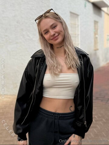Laracassie nude photo 18