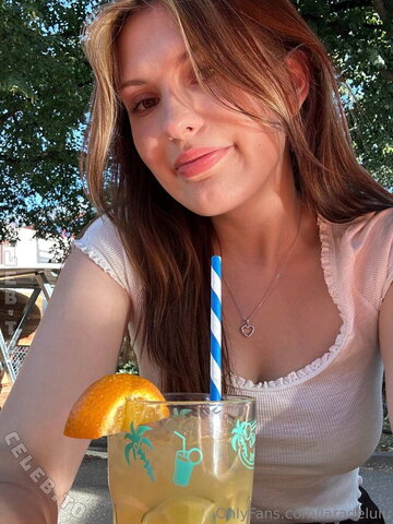 LaraDeLulu nude photo 54