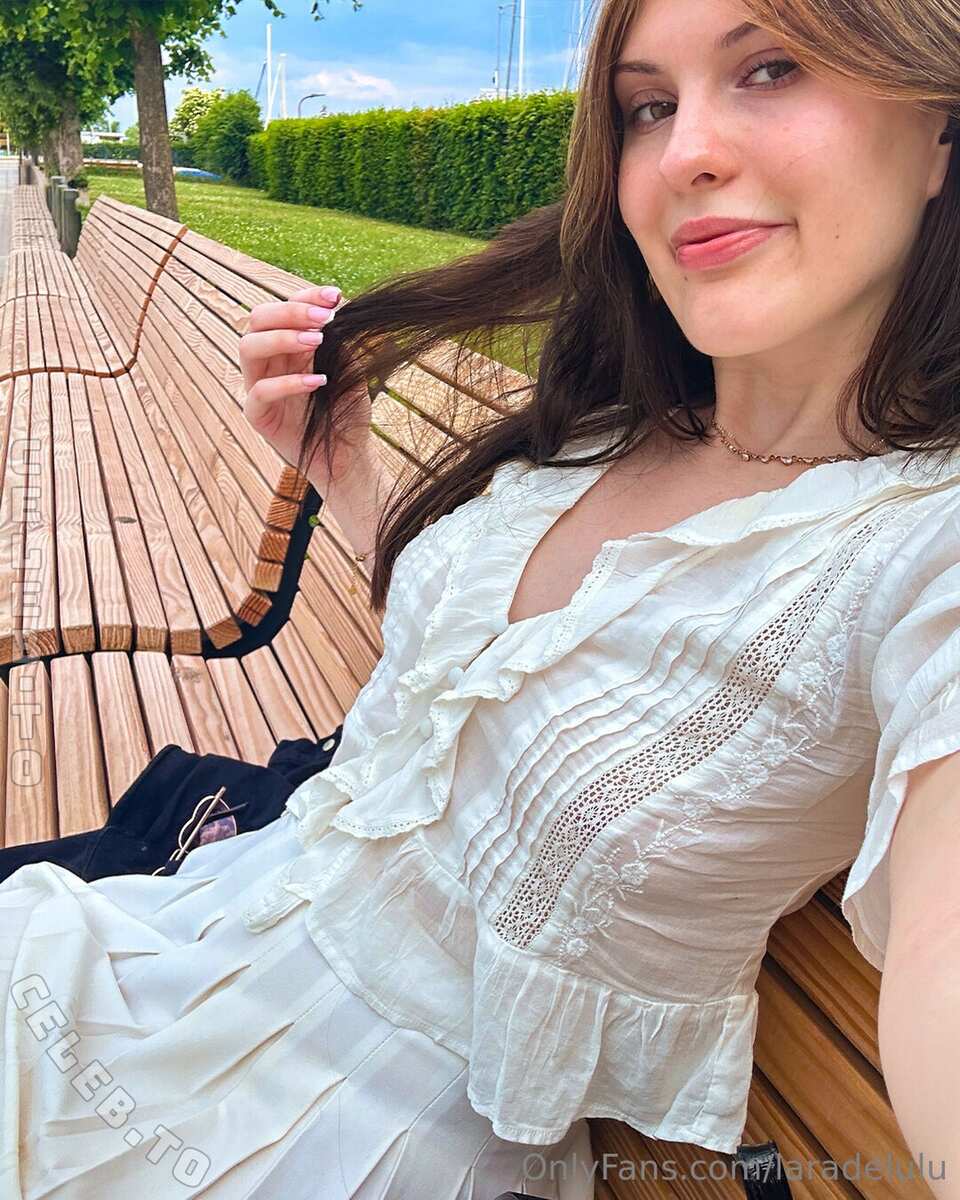 LaraDeLulu nude photo 13