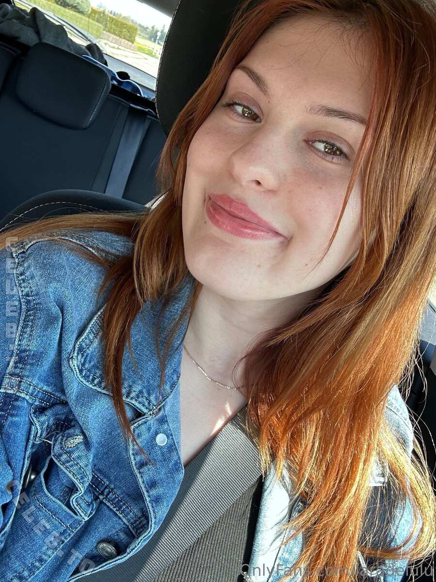 LaraDeLulu nude photo 20