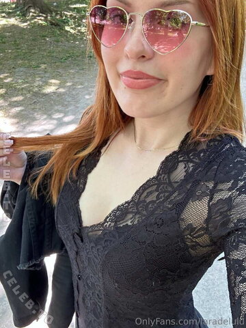 LaraDeLulu nude photo 42