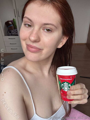 LaraDeLulu nude photo 24