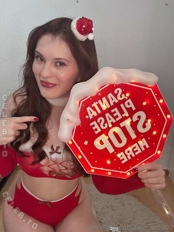 LaraDeLulu nude photo 17
