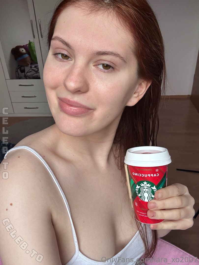 LaraDeLulu nude photo 8
