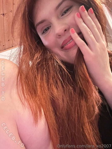 LaraDeLulu nude photo 2